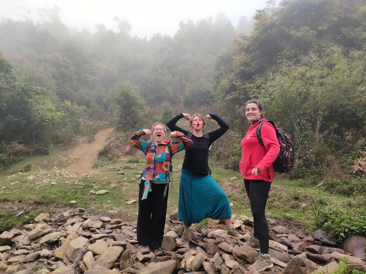 Indigenous Homestay- Trek- Food- Bus Mu Cang Chai Экстерьер фото
