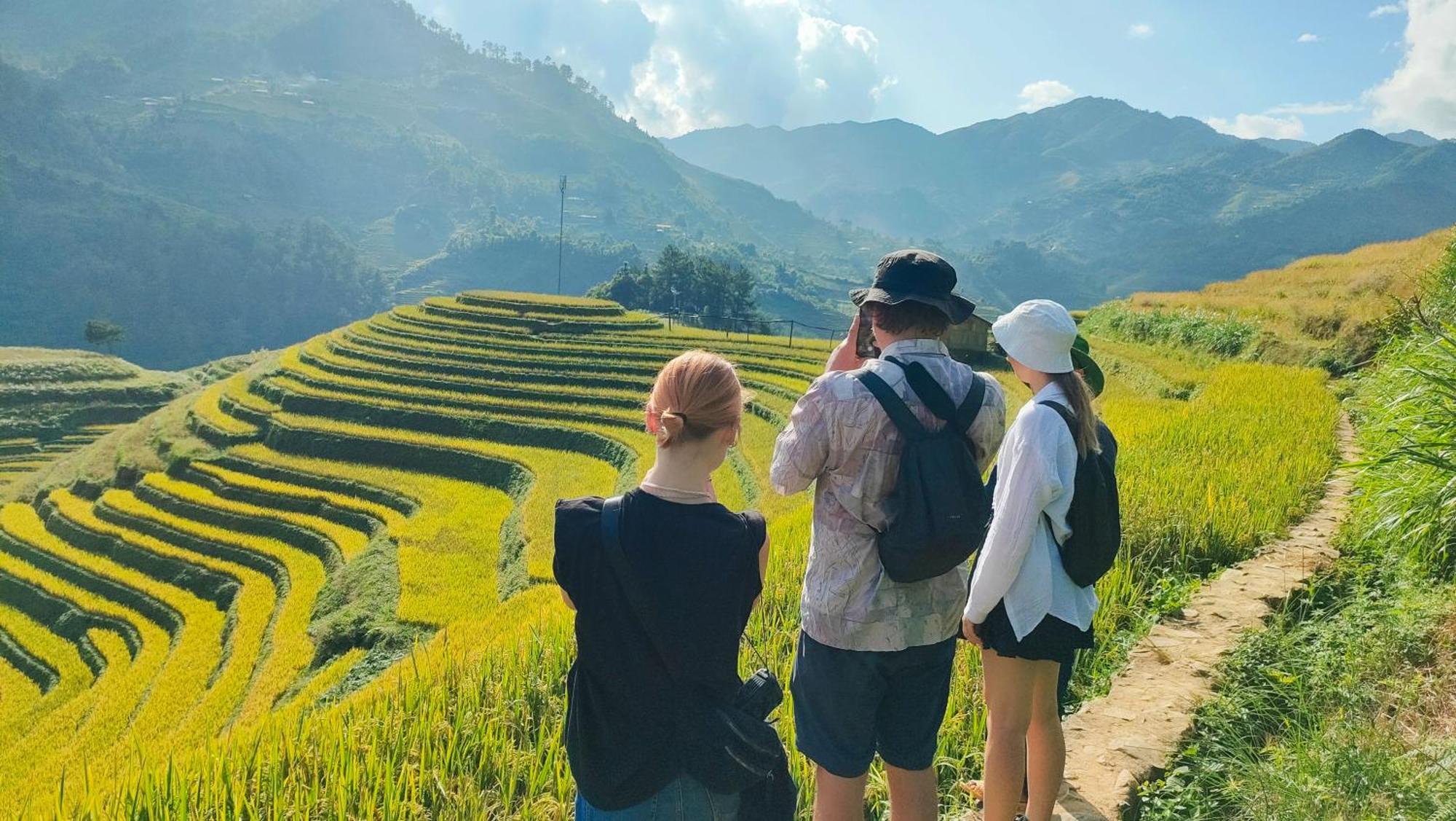 Indigenous Homestay- Trek- Food- Bus Mu Cang Chai Экстерьер фото